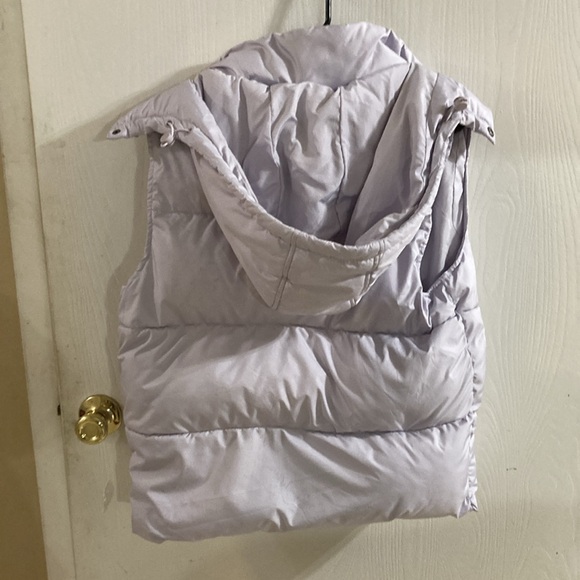 Arizona Jean Company Women's Light Lavender Puffer Vest. XS - Picture 3 of 5